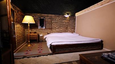  هتل کاروانسرای عباسی کوه پا نایین